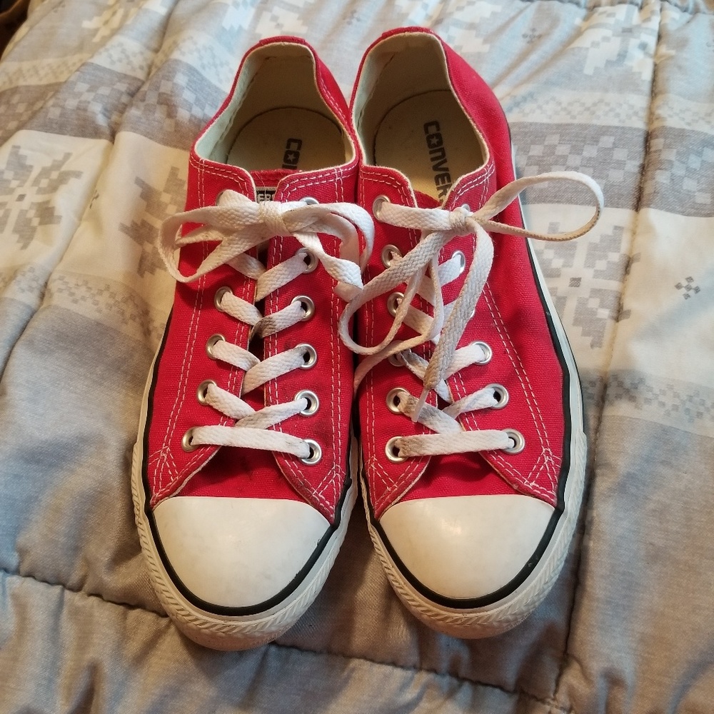 🚫SOLD🚫Red Converse